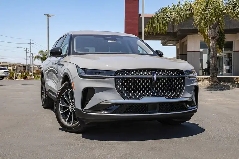 2026 Lincoln Nautilus Premiere AWD's photo