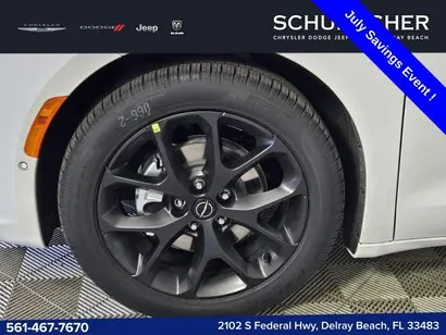 2026 Chrysler Pacifica Select photo 5