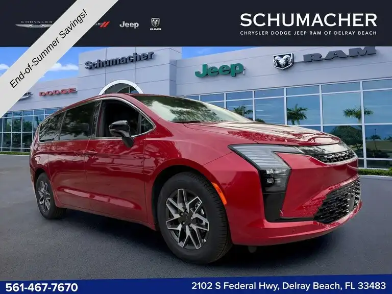 2027 Chrysler Pacifica Limited's photo