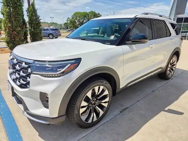 2026 Ford Explorer Platinum 4WD's photo