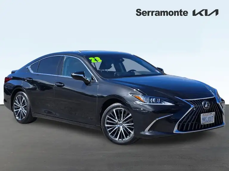 2023 Lexus ES 300h 300h's photo