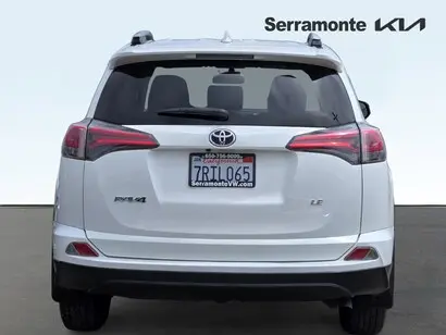 2016 Toyota RAV4 LE photo 5