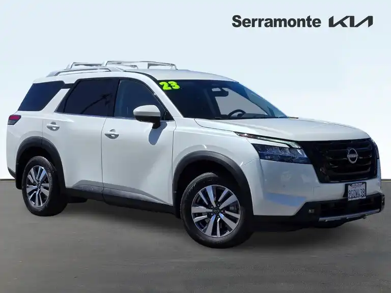 2023 Nissan Pathfinder SL 2WD's photo