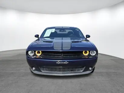 2016 Dodge Challenger SXT photo 2