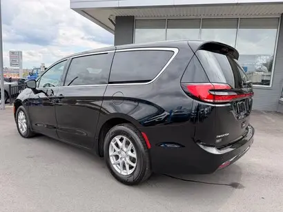 2026 Chrysler Pacifica Select photo 4