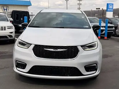 2026 Chrysler Pacifica Select photo 5