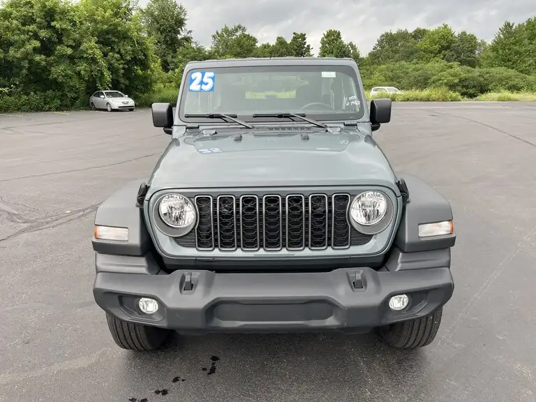 2025 Jeep Wrangler Sport's photo