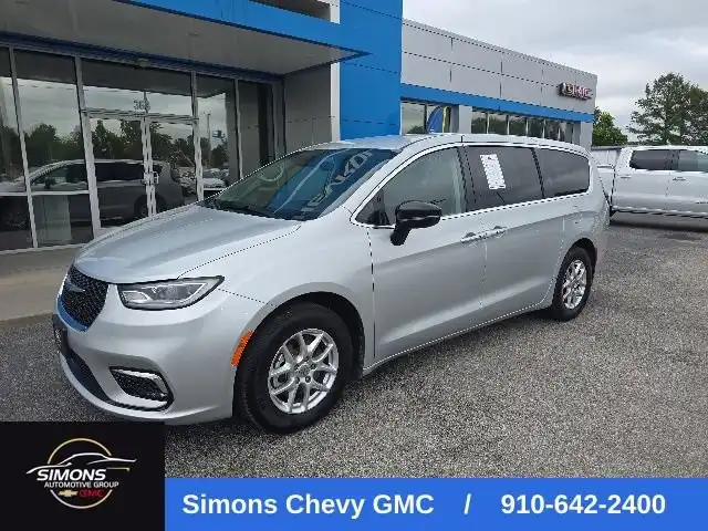 2024 Chrysler Pacifica Touring L's photo