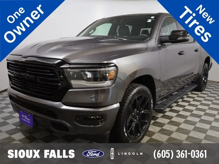 2024 RAM 1500 Laramie 4x4 Crew Cab 5'7's photo