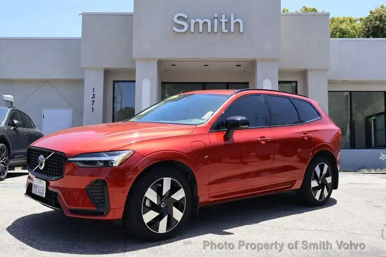 2024 Volvo XC60 T8 Plus Dark Theme AWD's photo