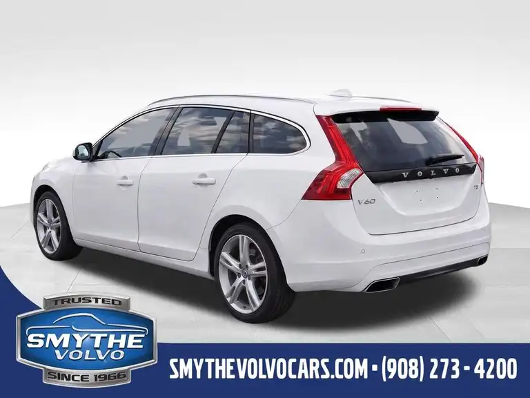 2017 Volvo V60 T5 FWD Premier's photo