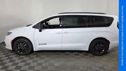 2025 Chrysler Pacifica Select photo 4