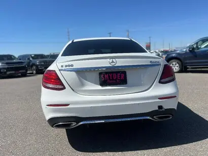 2017 Mercedes-Benz E-Class E300 4MATIC photo 4