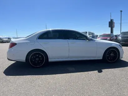 2017 Mercedes-Benz E-Class E300 4MATIC photo 2