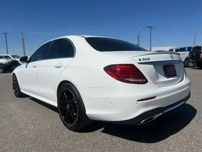 2017 Mercedes-Benz E-Class E300 4MATIC photo 5