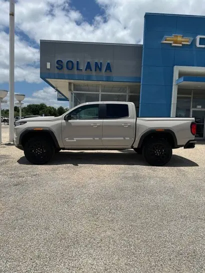 2026 GMC Canyon 2WD Elevation Crew Cab Short Box photo 3
