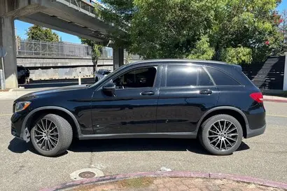 2019 Mercedes-Benz GLC GLC300 photo 2