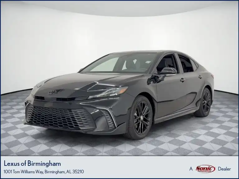 2025 Toyota Camry SE Hybrid's photo