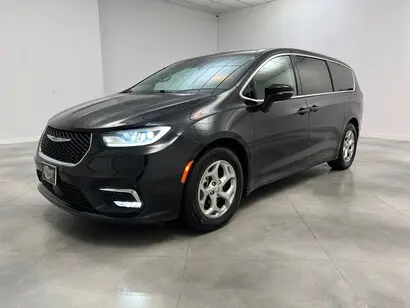 2024 Chrysler Pacifica Limited photo 4