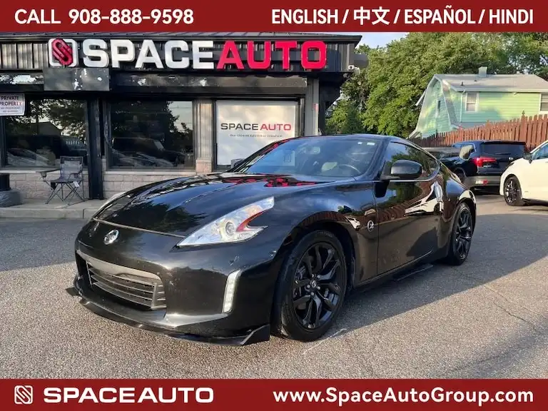 2015 Nissan 370Z Coupe Touring 7A/T's photo