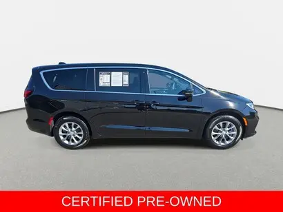 2026 Chrysler Pacifica Select AWD photo 4