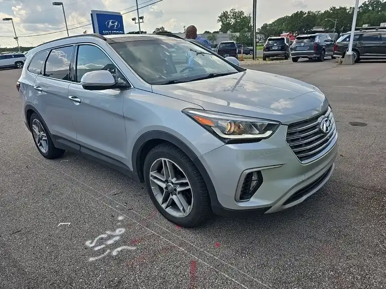 2017 Hyundai Santa Fe Ultimate FWD SE's photo