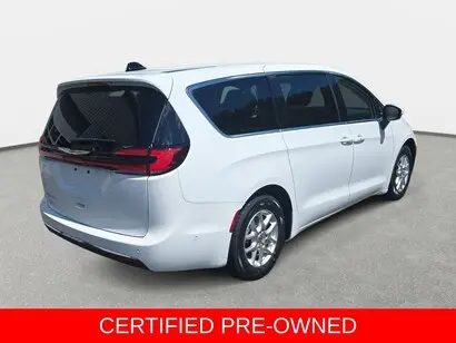 2023 Chrysler Pacifica Touring L photo 5
