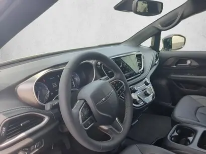 2026 Chrysler Pacifica Select photo 3