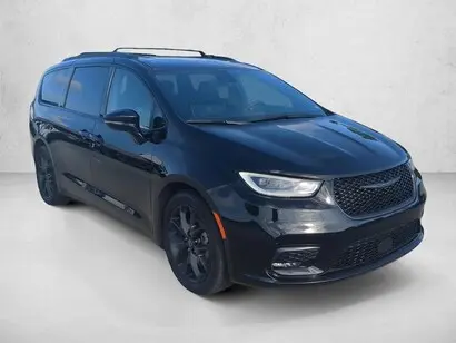2025 Chrysler Pacifica Limited photo 3