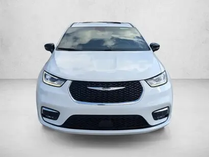 2026 Chrysler Pacifica Limited photo 2