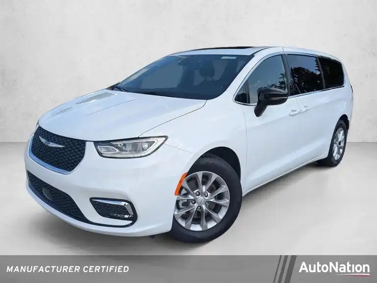 2026 Chrysler Pacifica Limited's photo