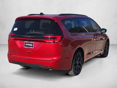 2026 Chrysler Pacifica Limited photo 5