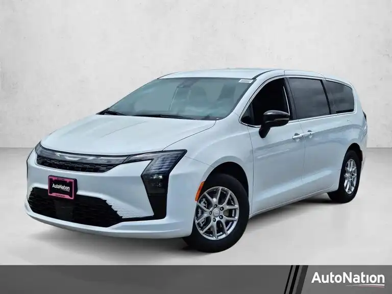 2027 Chrysler Pacifica Select's photo