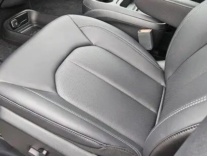 2027 Chrysler Pacifica Select photo 4
