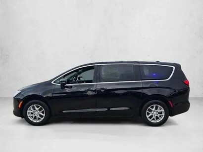 2027 Chrysler Pacifica Select photo 5