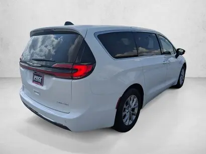 2026 Chrysler Pacifica Limited photo 5