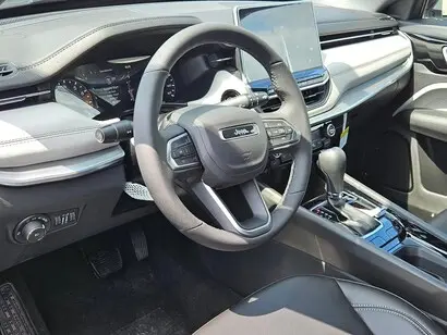2026 Jeep Compass Limited 4X4 photo 3