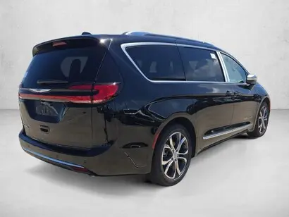 2026 Chrysler Pacifica Pinnacle photo 2