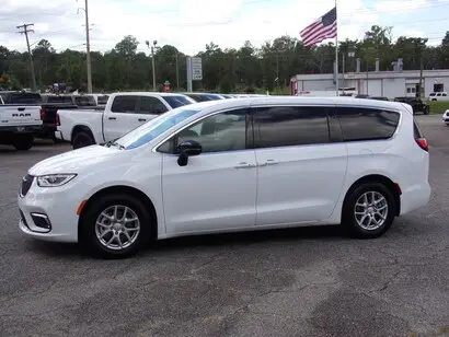 2026 Chrysler Pacifica Select photo 5