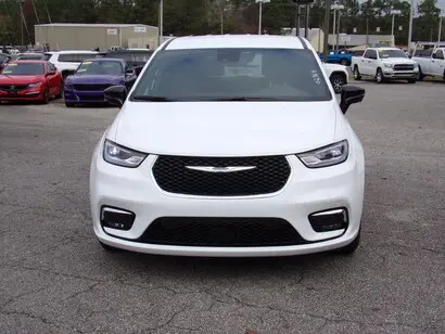 2026 Chrysler Pacifica Select photo 2