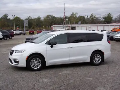 2026 Chrysler Pacifica Select photo 5