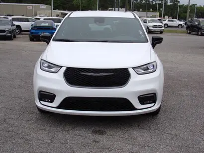 2026 Chrysler Pacifica Select photo 2