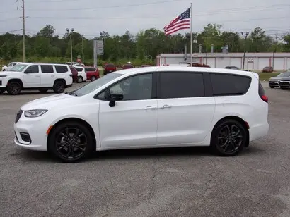 2026 Chrysler Pacifica Select photo 5