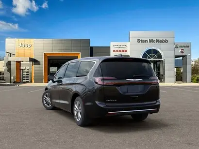 2026 Chrysler Pacifica Select photo 3