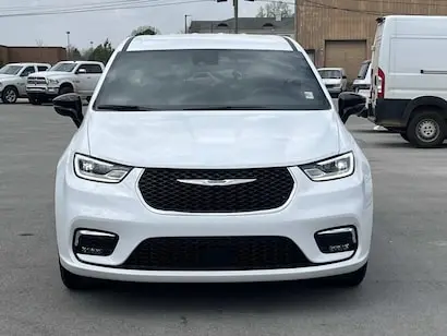 2026 Chrysler Pacifica Select photo 2