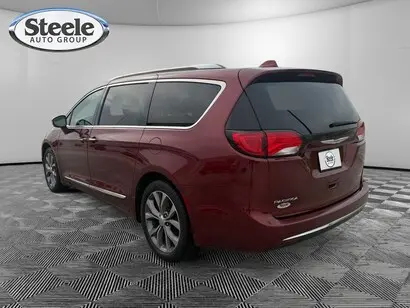 2020 Chrysler Pacifica Limited photo 3