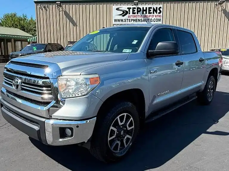 2017 Toyota Tundra SR5 5.7L 4WD Crew Max Short Bed's photo
