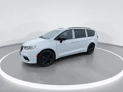 2026 Chrysler Pacifica Select AWD photo 4