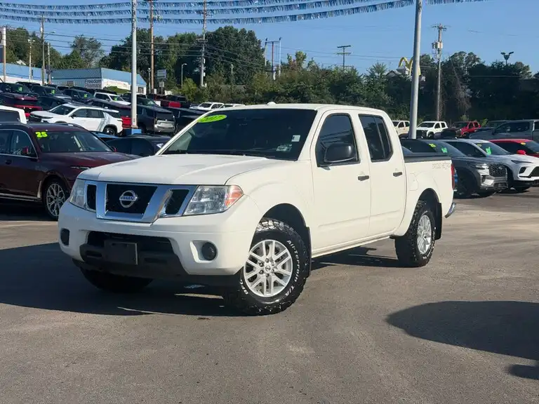 2017 Nissan Frontier 4.0 SV Crew Cab 4WD Auto SWB's photo