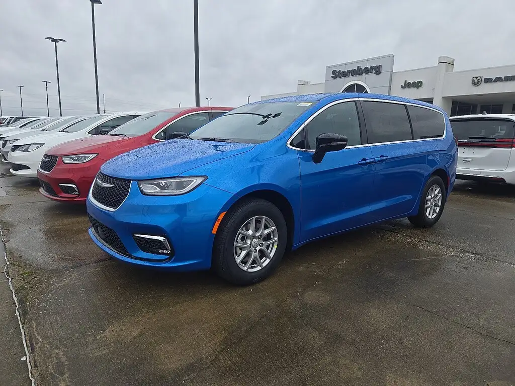 2026 Chrysler Pacifica Select photo 1